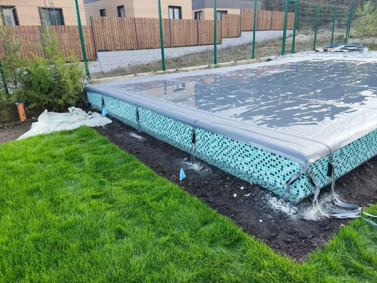 Батутное покрывало на бассейне в Ишиме